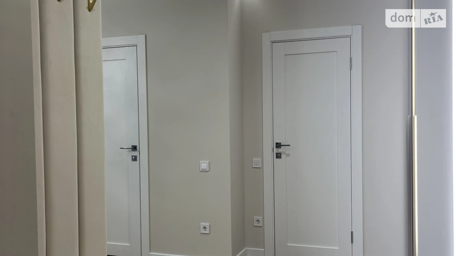 Продается 1-комнатная квартира 42 кв. м в Ивано-Франковске, ул. Приозерная, 38 - фото 4