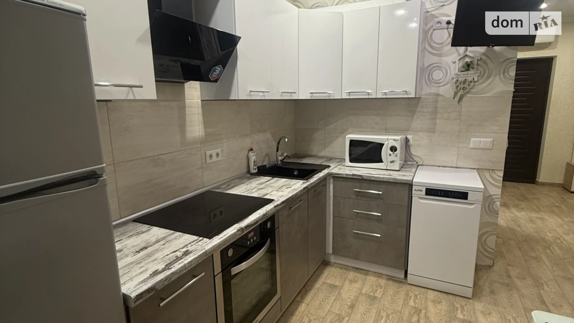 Продается 1-комнатная квартира 42 кв. м в Одессе, ул. Академика Сахарова, 3В - фото 3