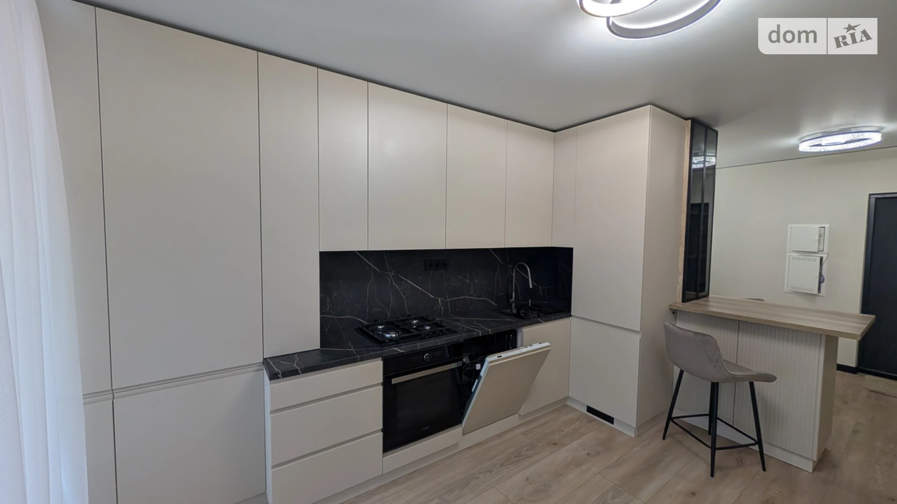 Продается 1-комнатная квартира 45 кв. м в Ивано-Франковске, ул. Юліана Пелеша(Крайковского) - фото 2