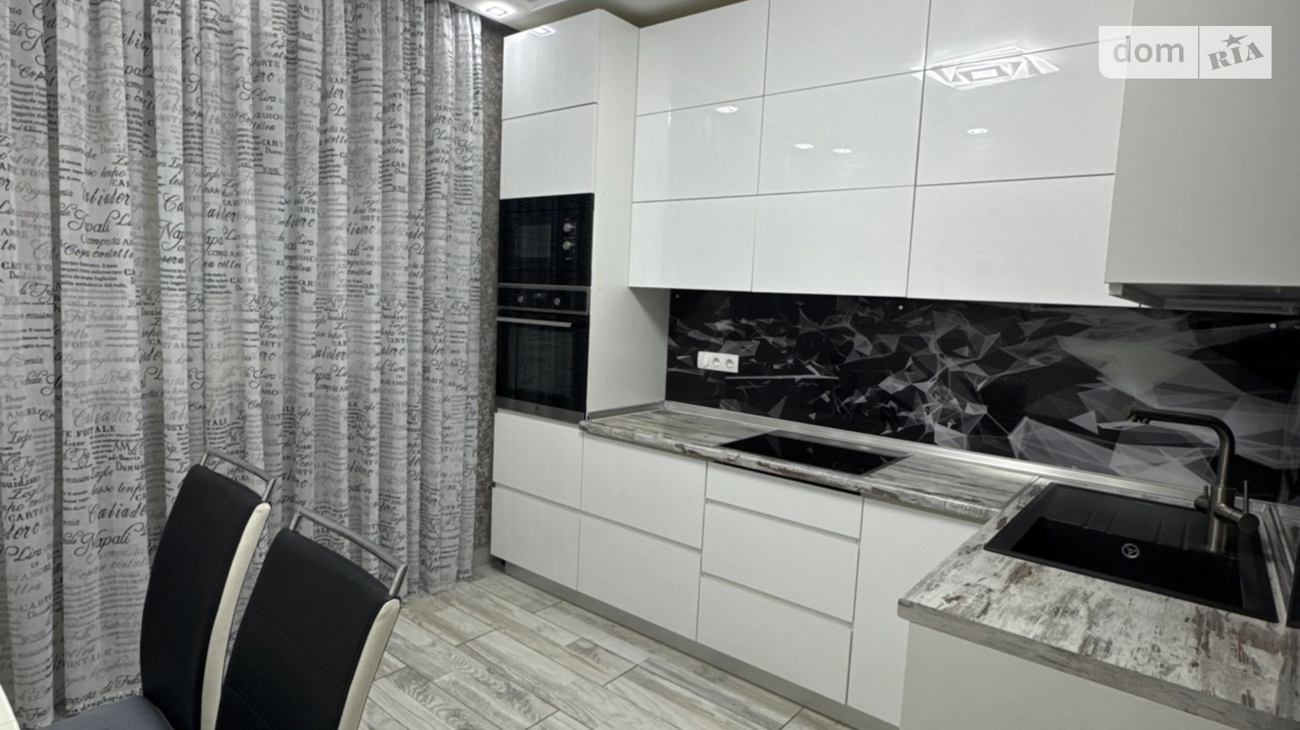 Продается 2-комнатная квартира 60 кв. м в Одессе, ул. Академика Сахарова, 3Б - фото 2