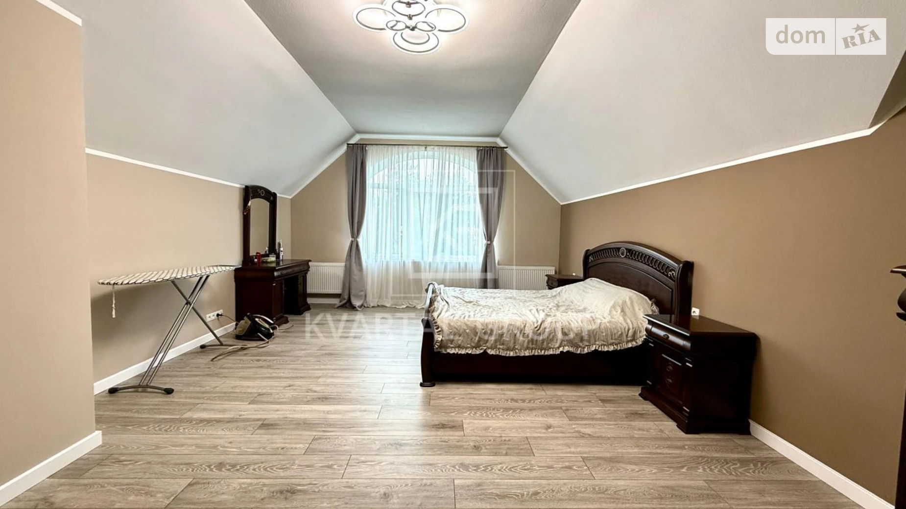 Продается дом на 2 этажа 188.2 кв. м с беседкой, цена: 225000 € - фото 2