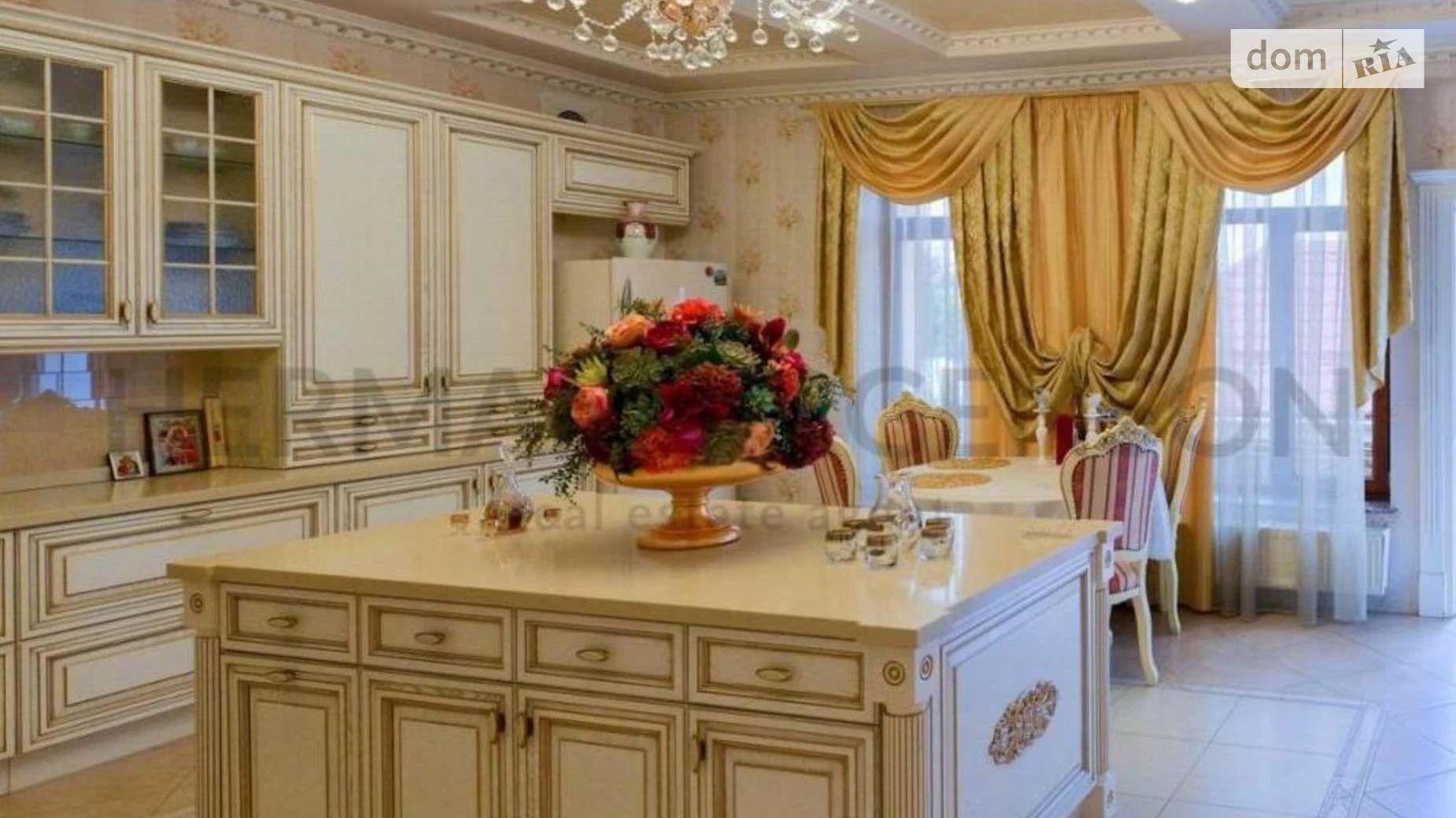 Продается дом на 3 этажа 404.4 кв. м с балконом, цена: 385000 $ - фото 2