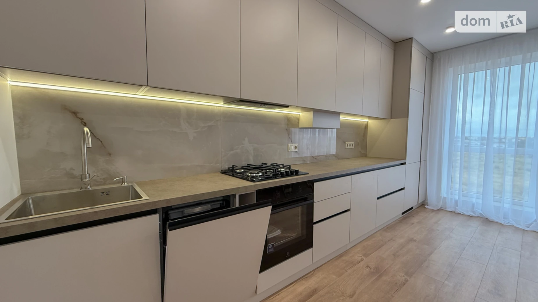 Продается 1-комнатная квартира 47 кв. м в Ровно, ул. Студенческая - фото 2