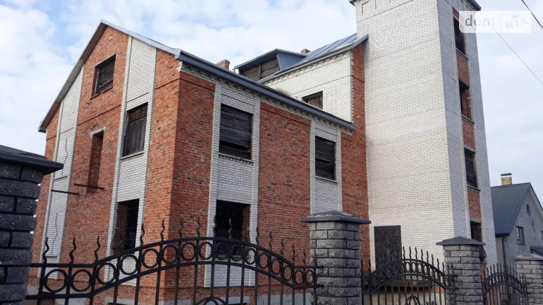 Продается дом на 3 этажа 393 кв. м с подвалом, цена: 45000 $ - фото 2