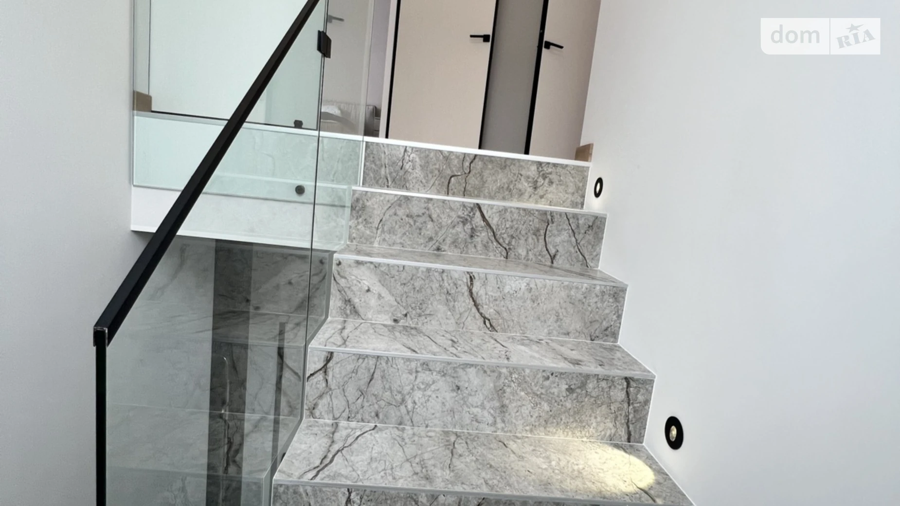 Продается дом на 2 этажа 145 кв. м с камином, цена: 245000 $ - фото 5