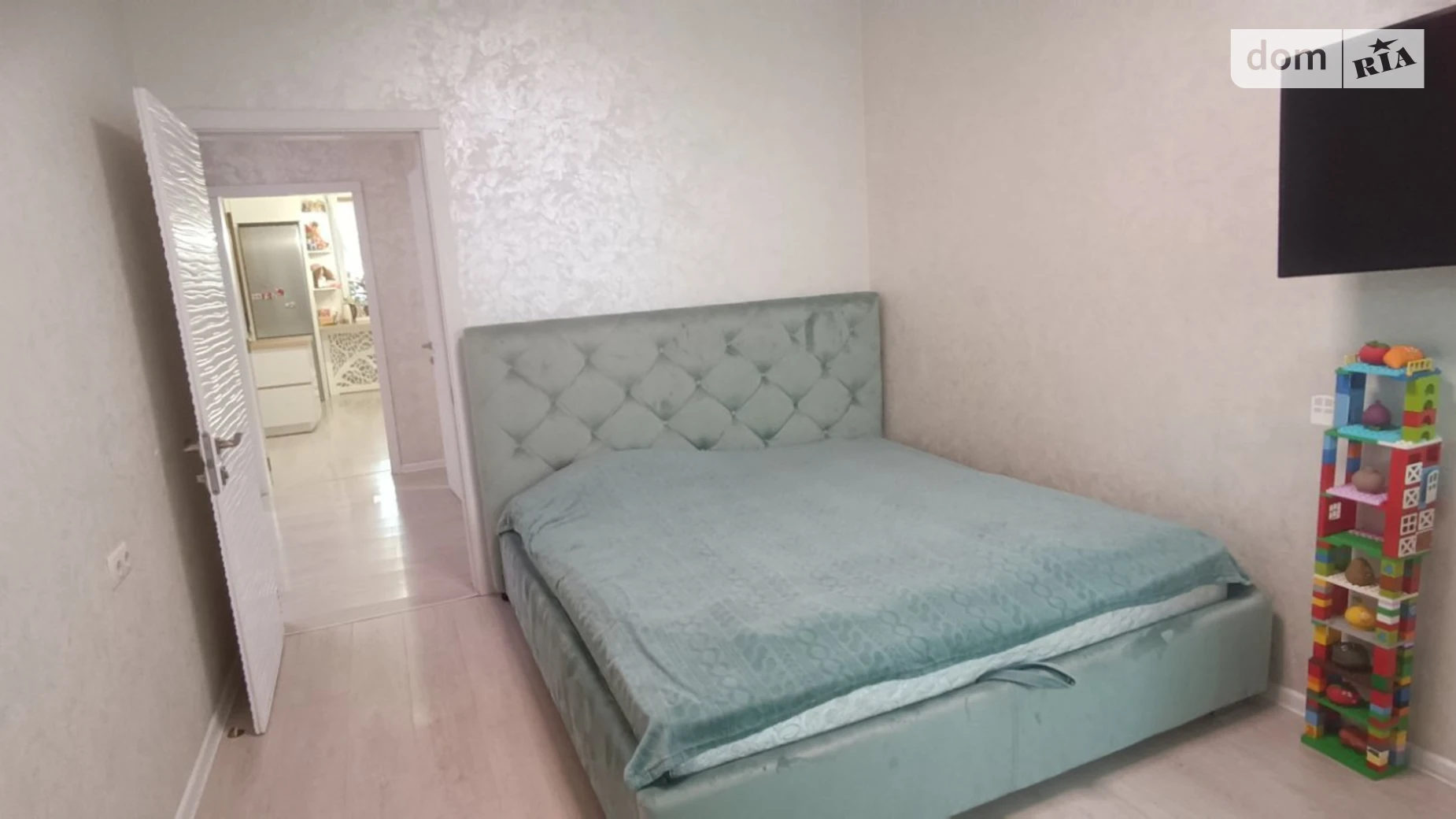 Продается 2-комнатная квартира 75 кв. м в Черноморске, ул. Парусная - фото 2