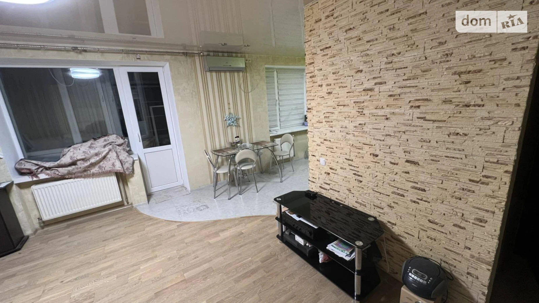 Продается 3-комнатная квартира 64.4 кв. м в Изюме, ул. Южная, 24 - фото 2