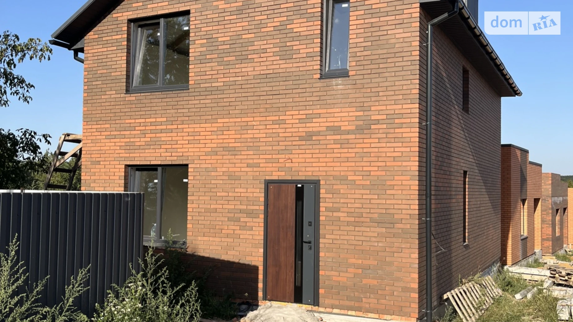 Продается дом на 2 этажа 107 кв. м с подвалом, цена: 82000 $ - фото 2