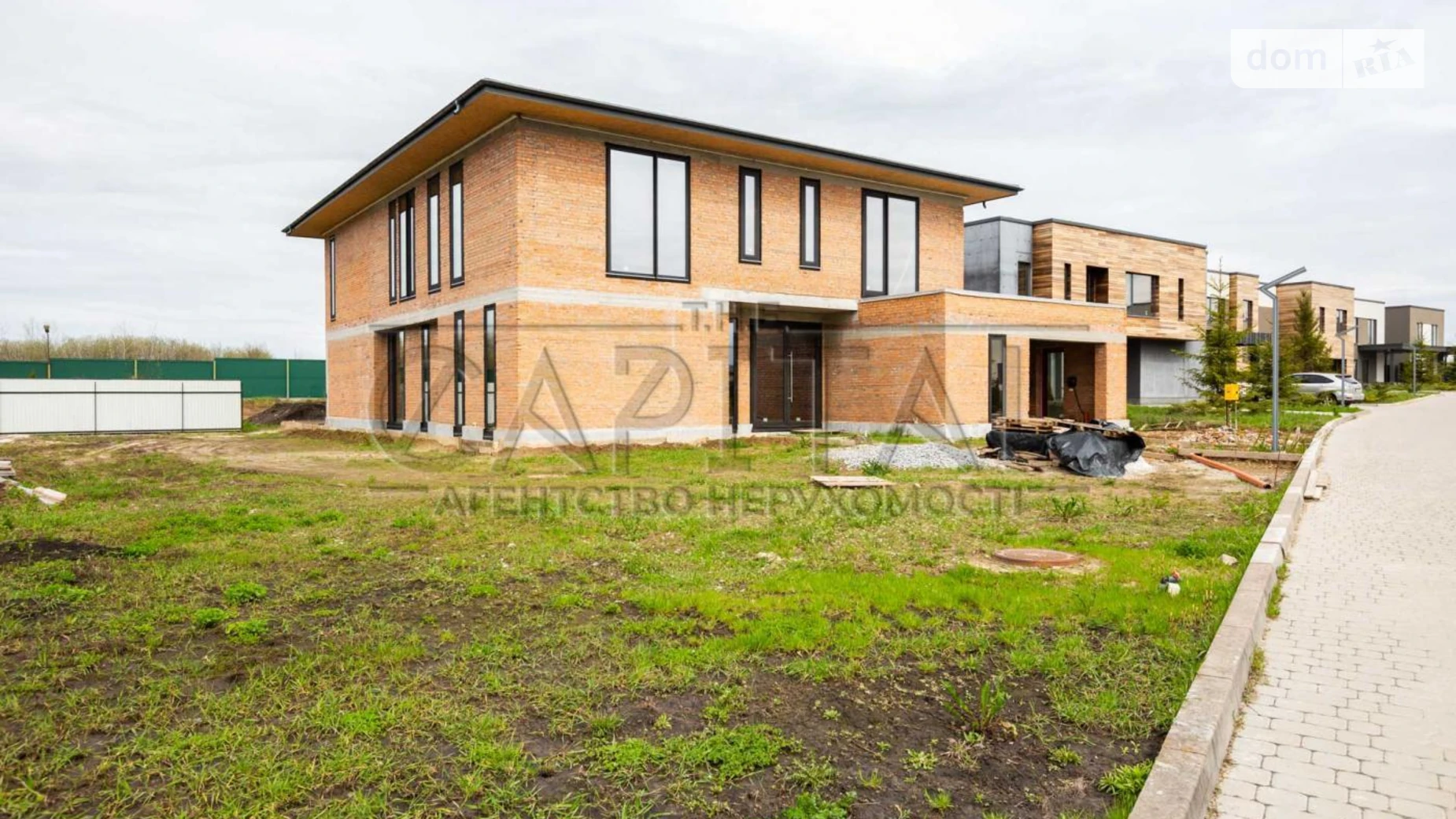 Продается дом на 2 этажа 380 кв. м с беседкой, цена: 460000 $ - фото 2