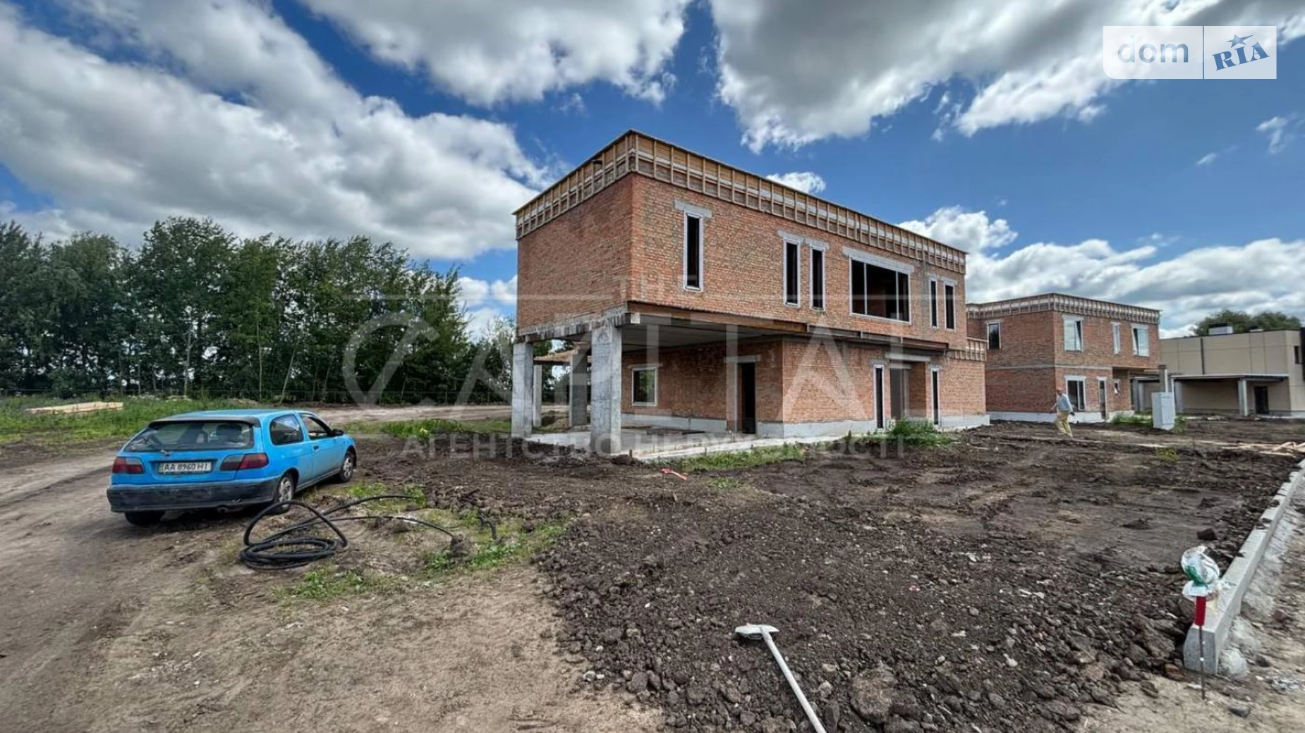 Продается дом на 2 этажа 239 кв. м с верандой, цена: 370450 $ - фото 2