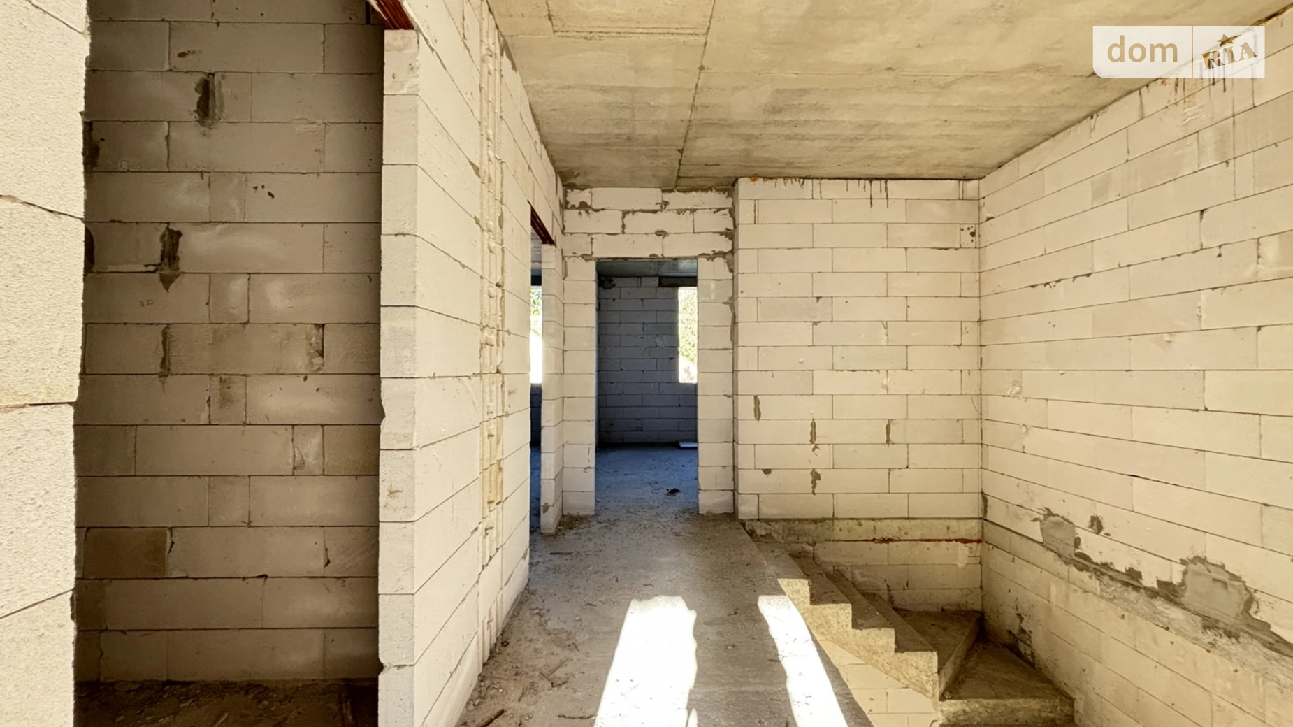 Продается дом на 2 этажа 200 кв. м с камином, цена: 114999 $ - фото 5