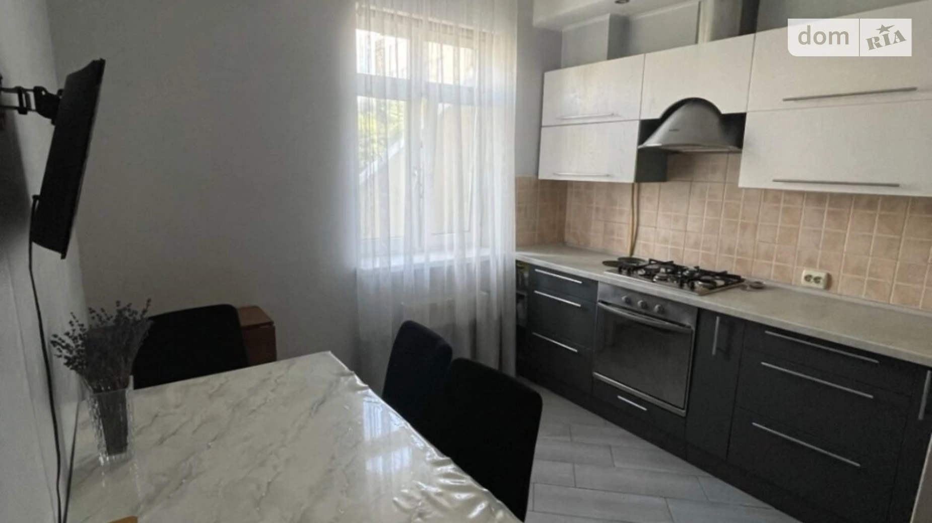 Продается 2-комнатная квартира 67 кв. м в Черкассах, ул. Святотроицкая - фото 2