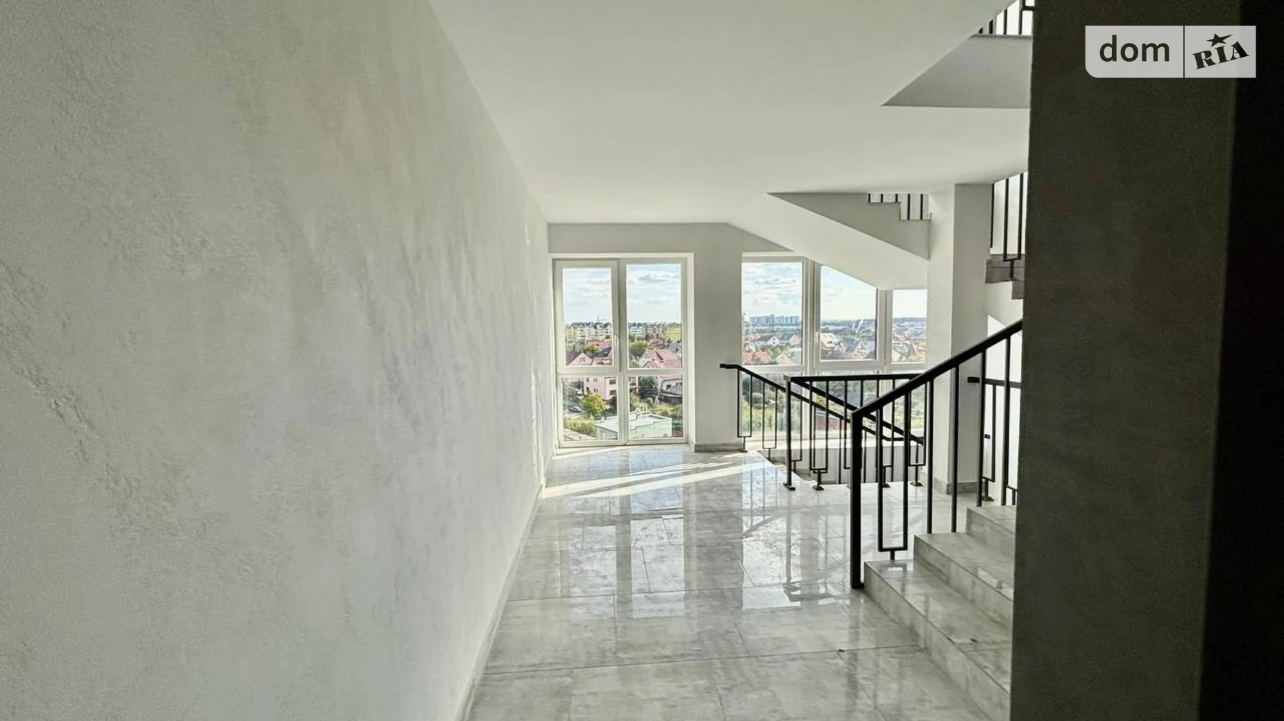 Продается 2-комнатная квартира 65 кв. м в Ужгороде, ул. Тлехаса, 19 корпус 3 - фото 3