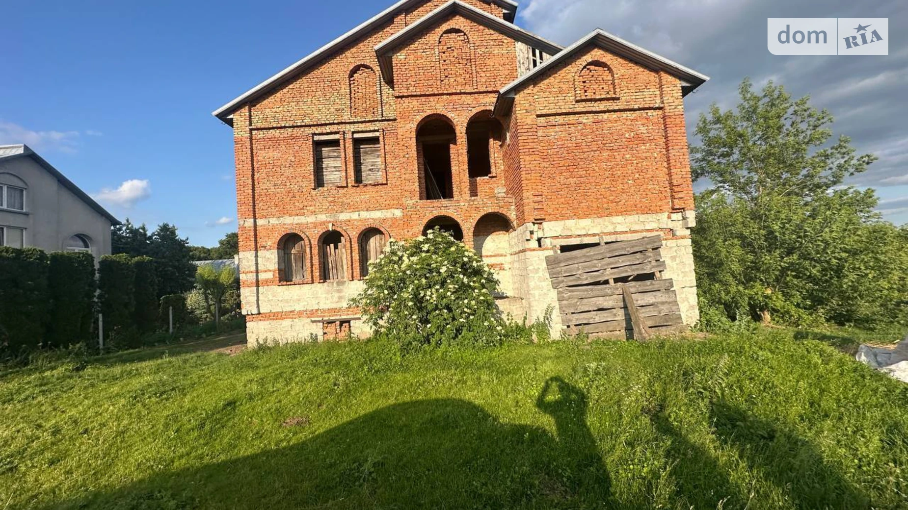 Продается дом на 3 этажа 300 кв. м с балконом, цена: 30000 $ - фото 2