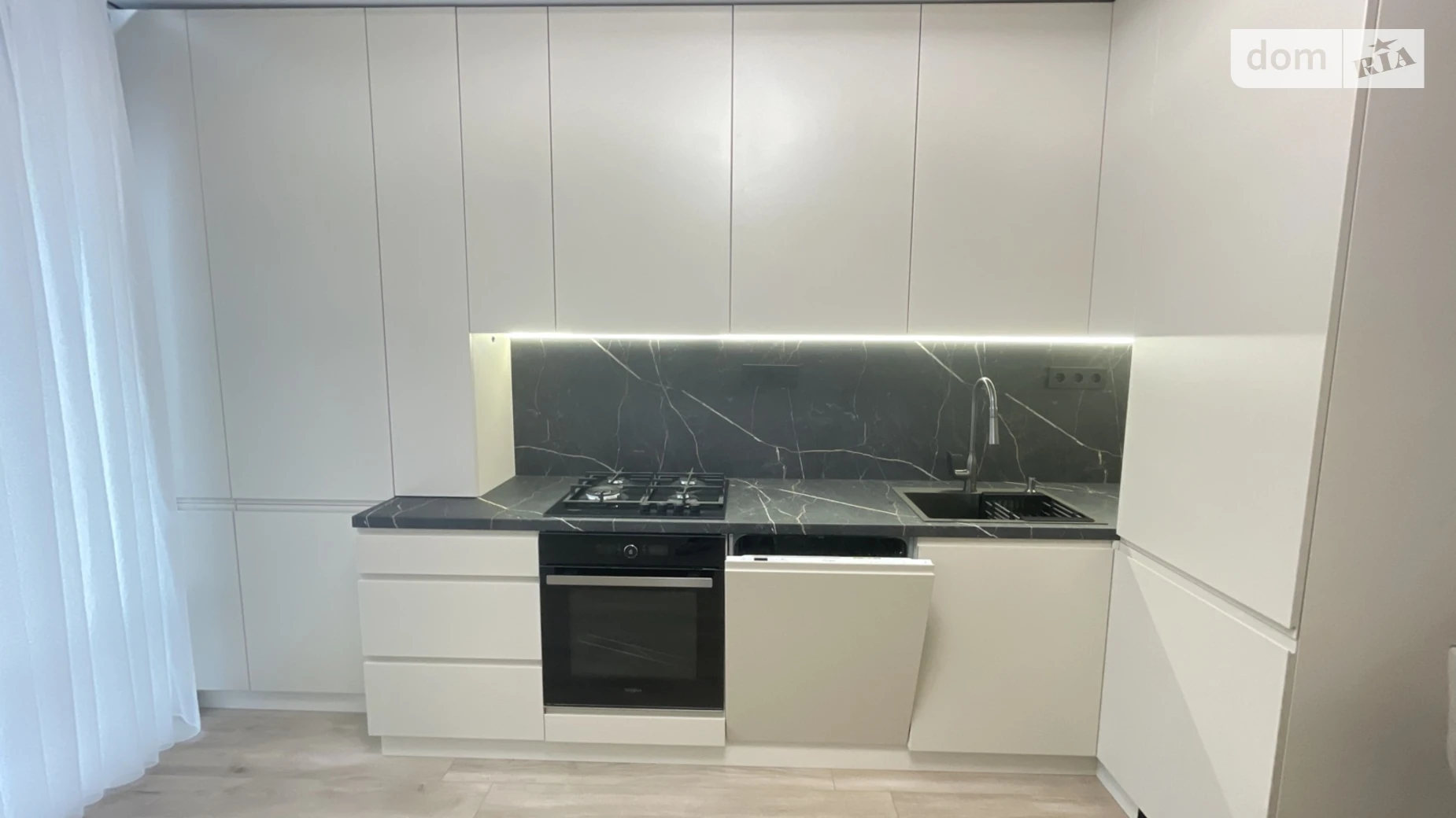 Продается 1-комнатная квартира 45 кв. м в Ивано-Франковске, ул. Юліана Пелеша(Крайковского), 3 корпус 6 - фото 4