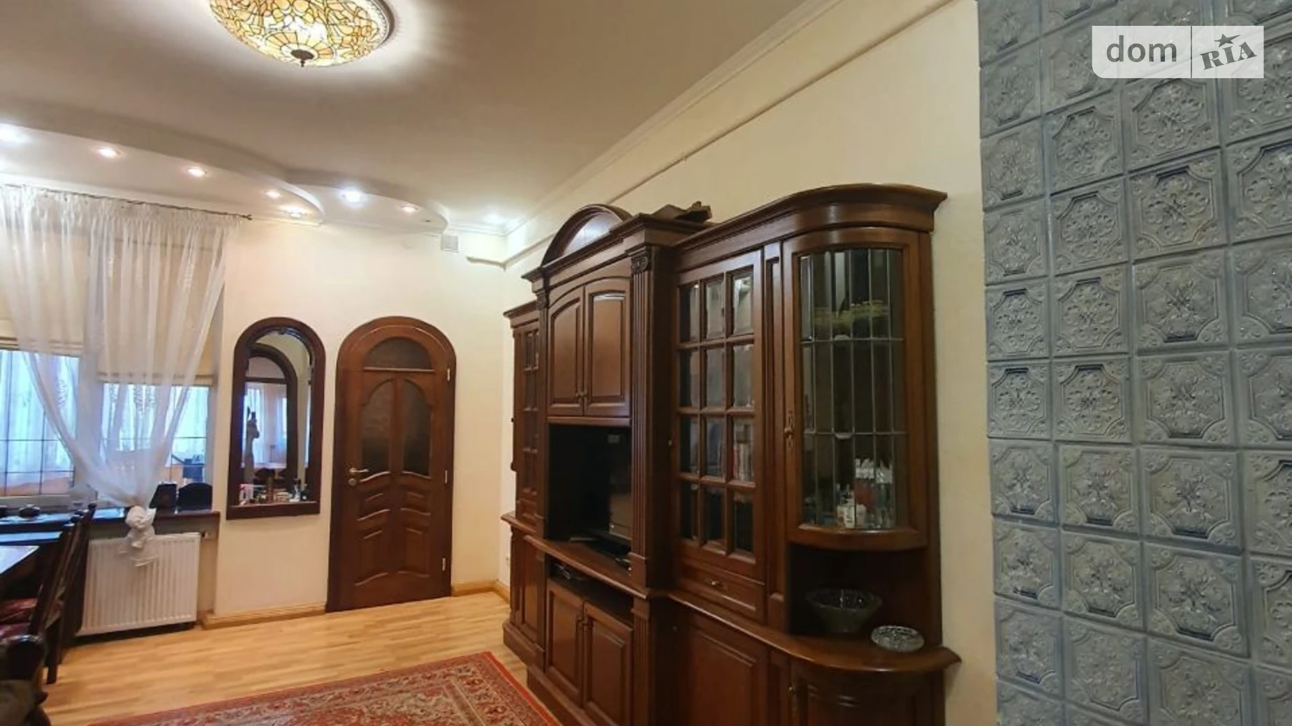 Продается 2-комнатная квартира 65 кв. м в Львове, ул. Шептицких - фото 2