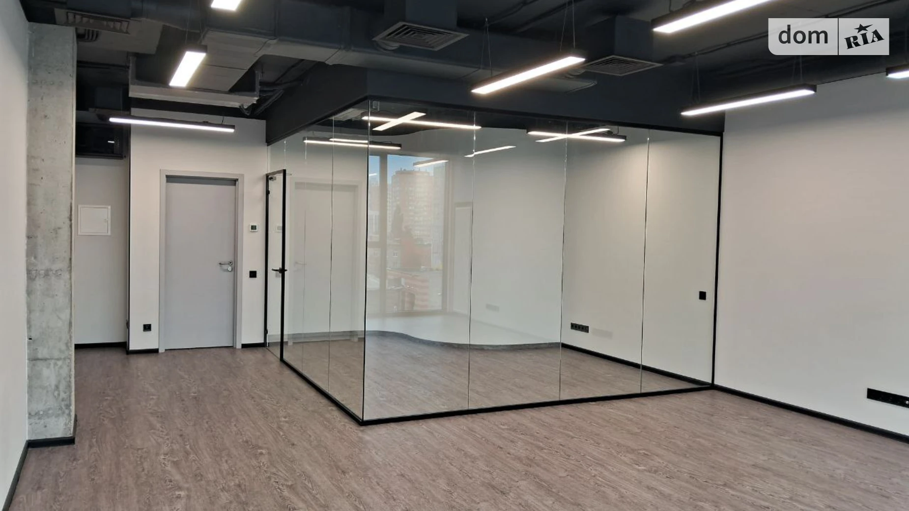 Сдается в аренду офис 67 кв. м в бизнес-центре, цена: 804 $ - фото 2