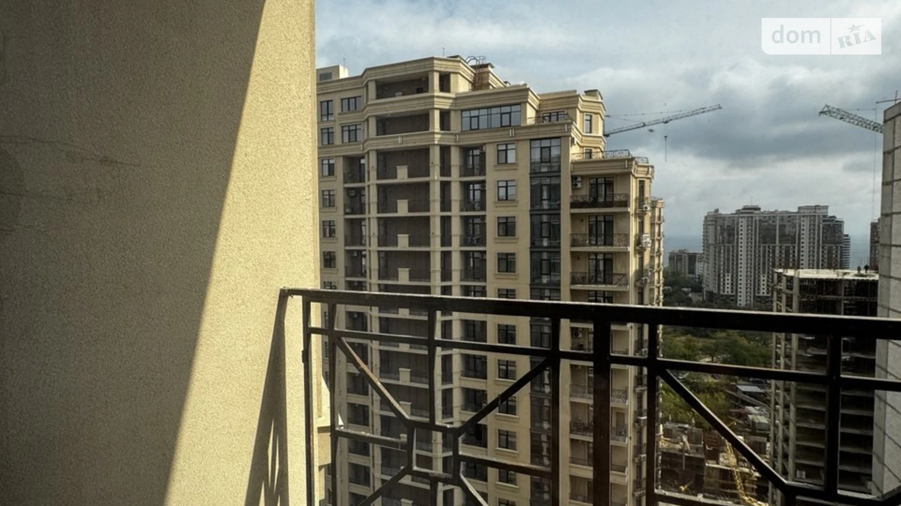 Продается 1-комнатная квартира 45 кв. м в Одессе, ул. Генуэзская, 1/1 - фото 2