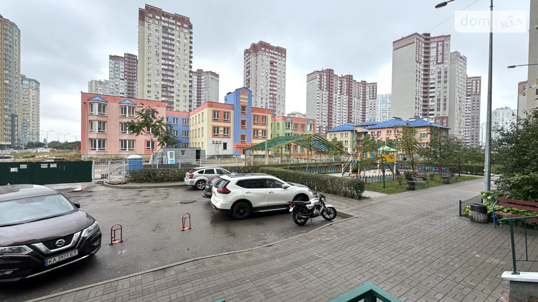 Продається 3-кімнатна квартира 74.3 кв. м у Києві, вул. Софії Русової, 3В - фото 2