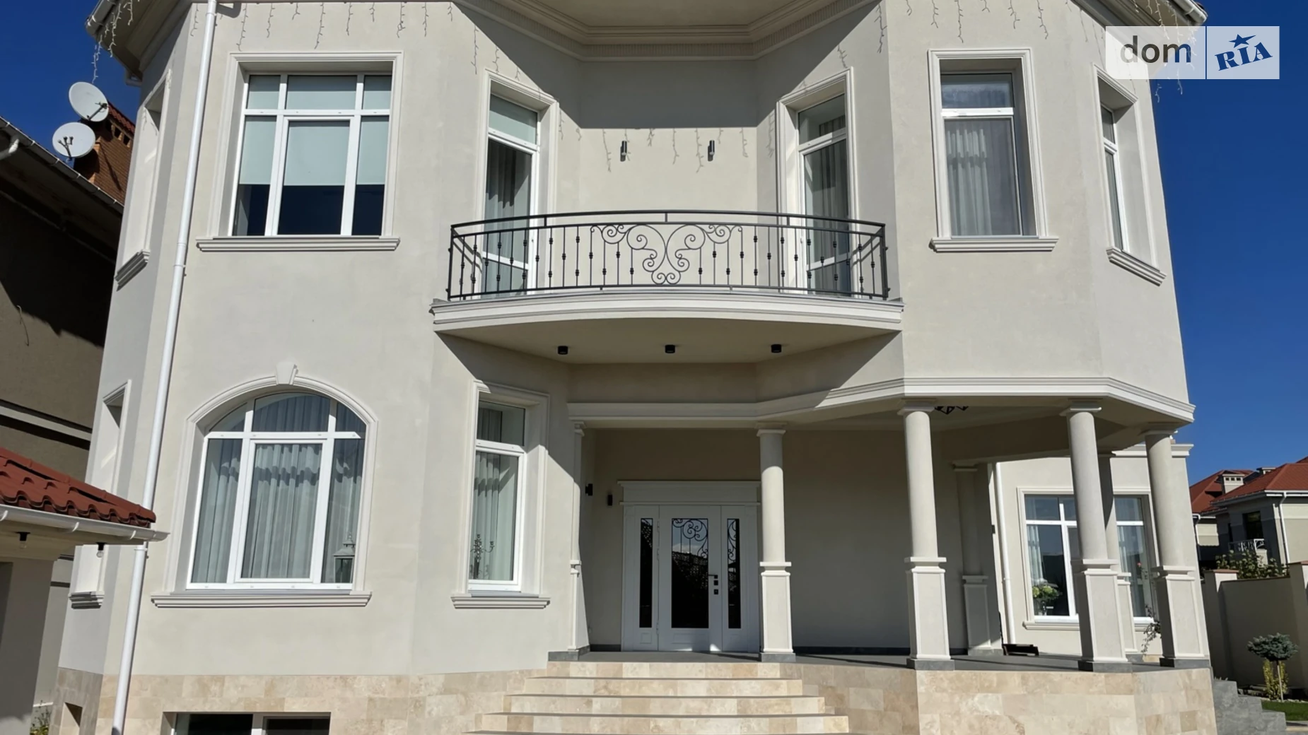 Продается дом на 3 этажа 315 кв. м с участком, цена: 1100000 $ - фото 2