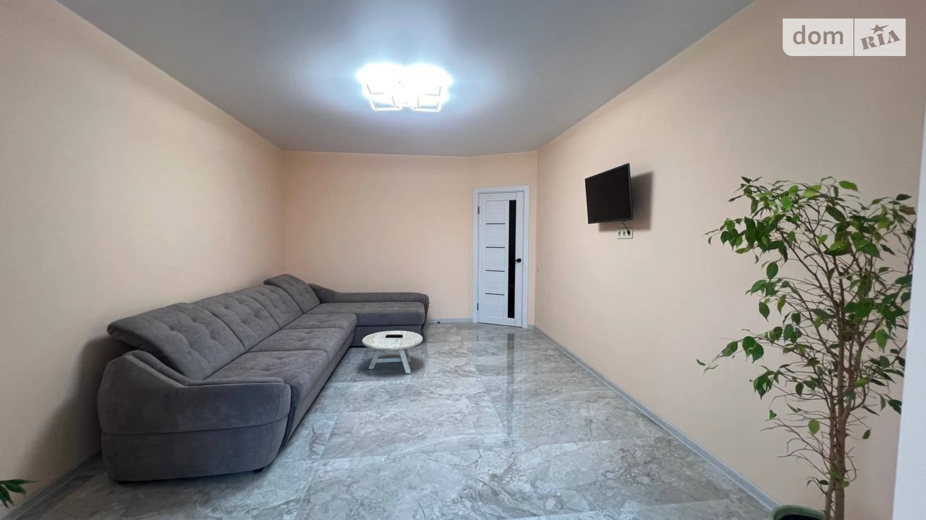 Сдается в аренду 1-комнатная квартира 50 кв. м в Ровно, ул. Соборная, 285И - фото 3