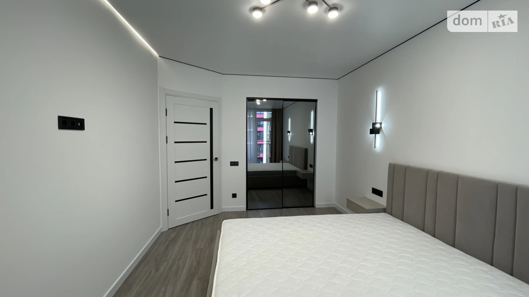 Продается 1-комнатная квартира 39 кв. м в Ивано-Франковске, ул. Юліана Пелеша(Крайковского), 3 корпус 5 - фото 2