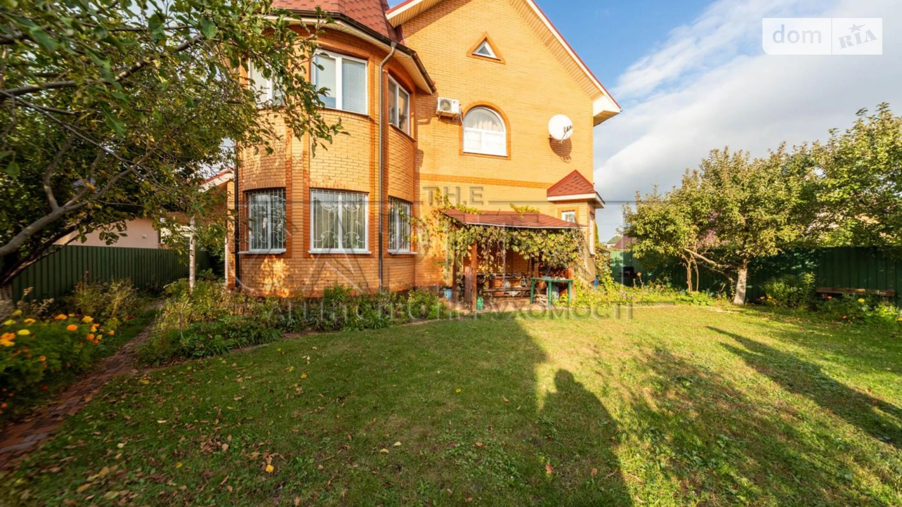 Сдается в аренду дом на 2 этажа 248 кв. м с садом, цена: 1300 € - фото 3