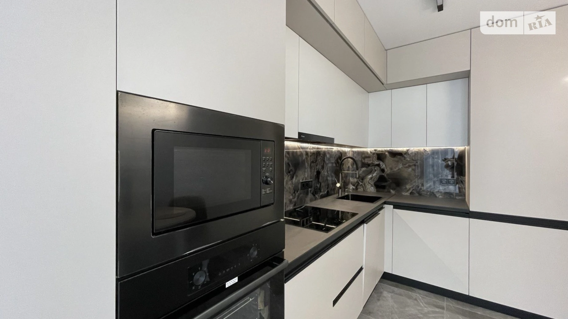 Продается 1-комнатная квартира 39 кв. м в Ивано-Франковске, ул. Юліана Пелеша(Крайковского) - фото 2