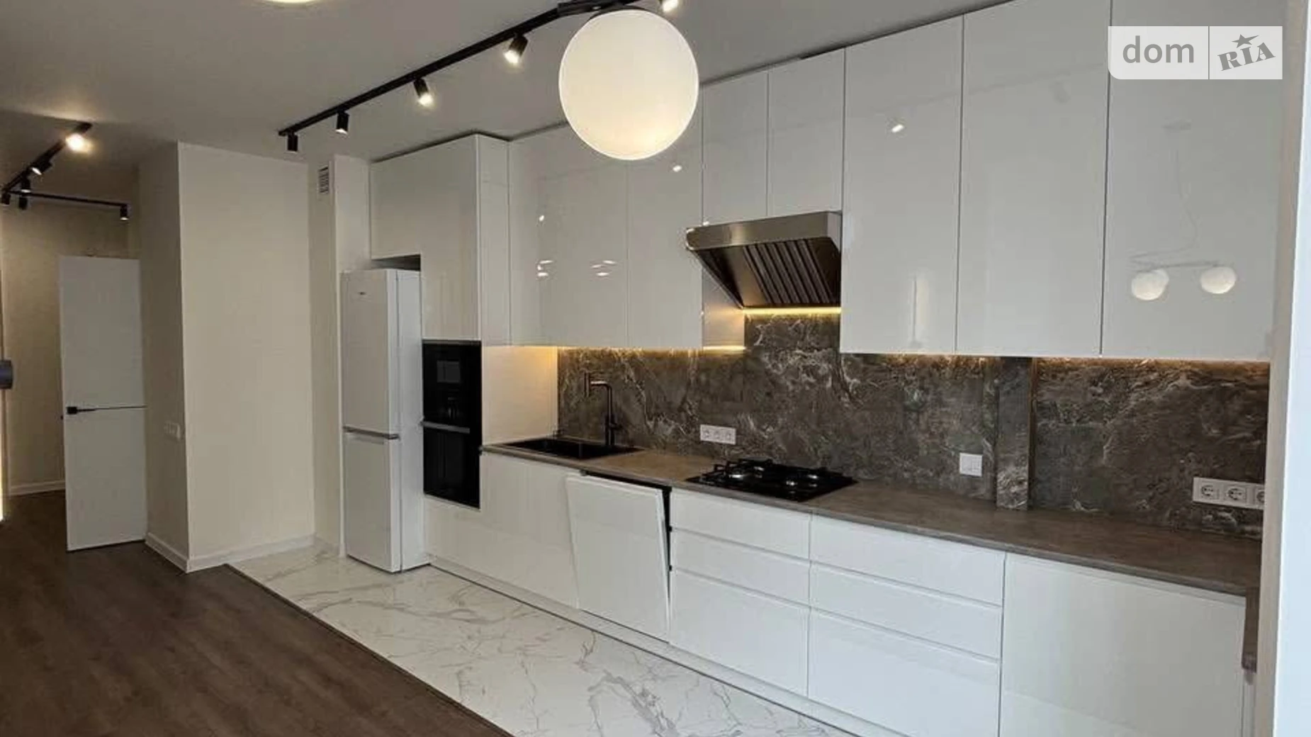 Продается 3-комнатная квартира 77.4 кв. м в Ивано-Франковске, ул. Бельведерська - фото 2