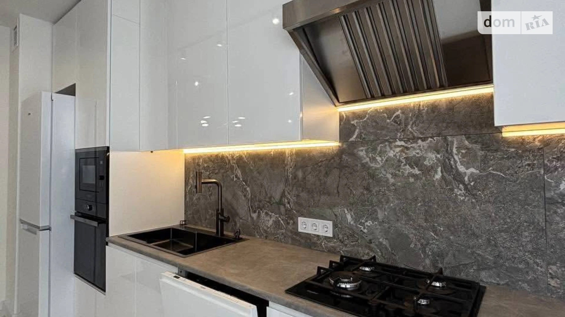 Продается 3-комнатная квартира 77.4 кв. м в Ивано-Франковске, ул. Бельведерська - фото 3