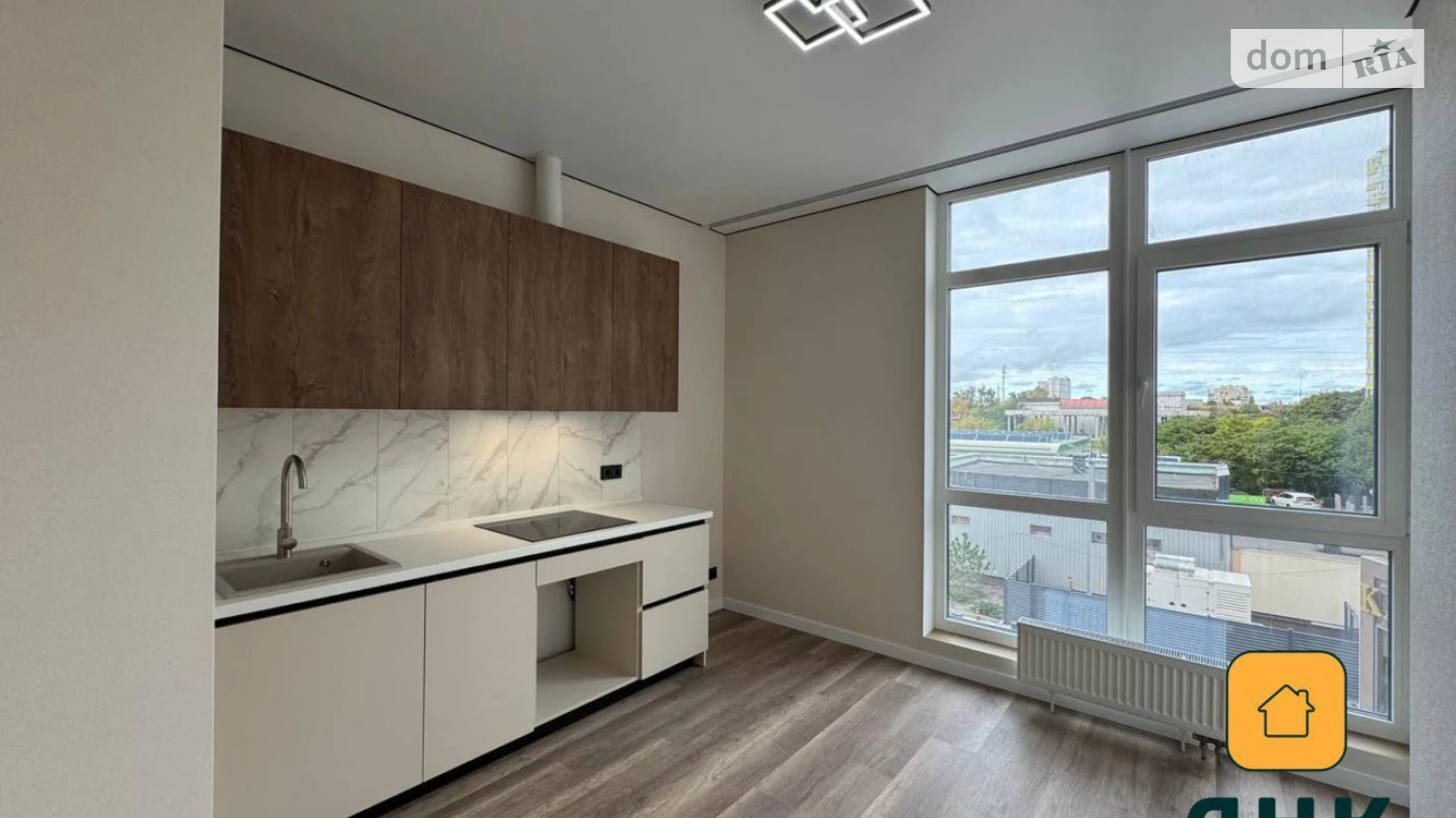 Продается 2-комнатная квартира 67 кв. м в Одессе, ул. Краснова, 1Б - фото 2