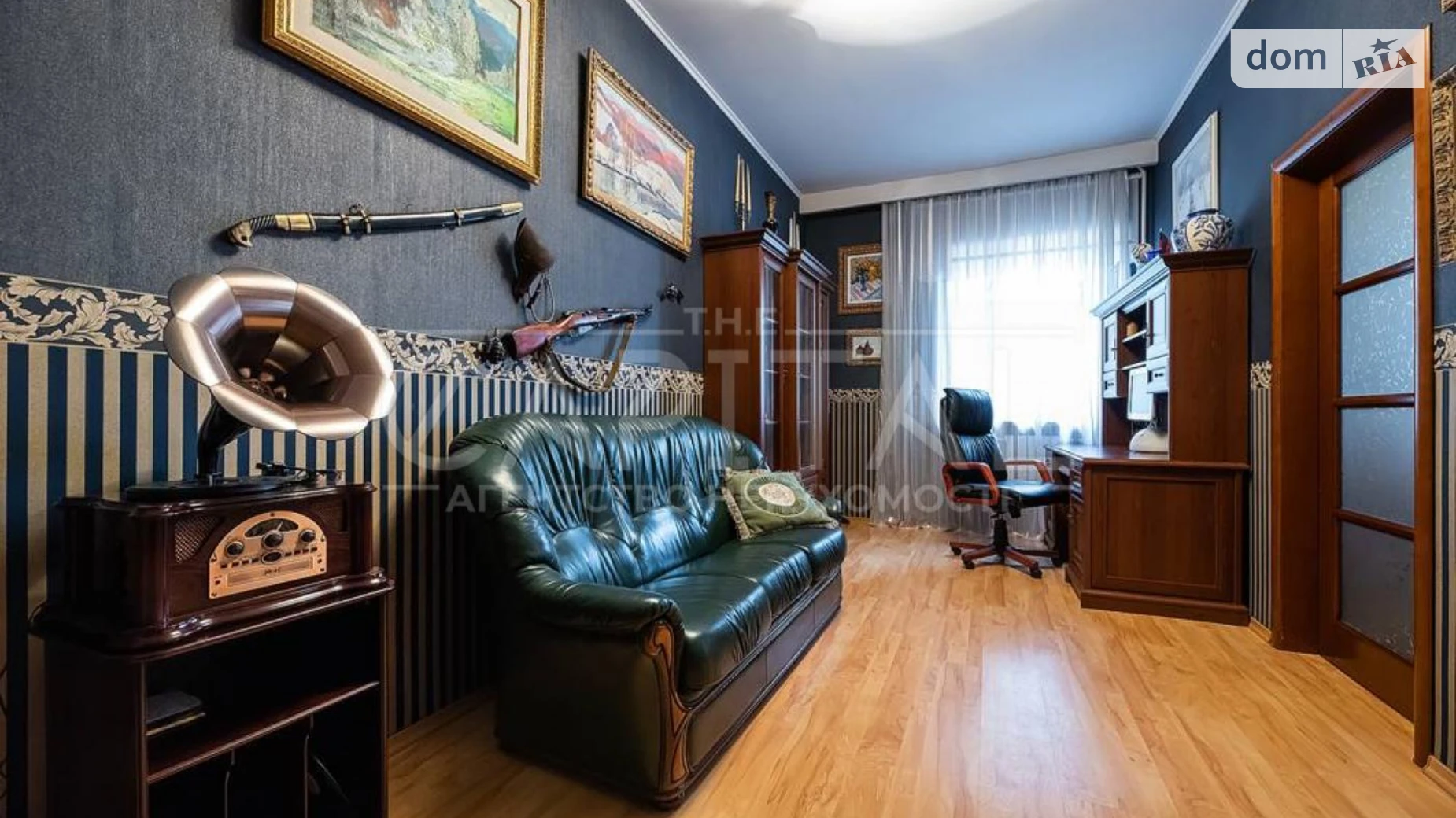 Сдается в аренду дом на 2 этажа 300 кв. м с гаражом, цена: 1500 $ - фото 2