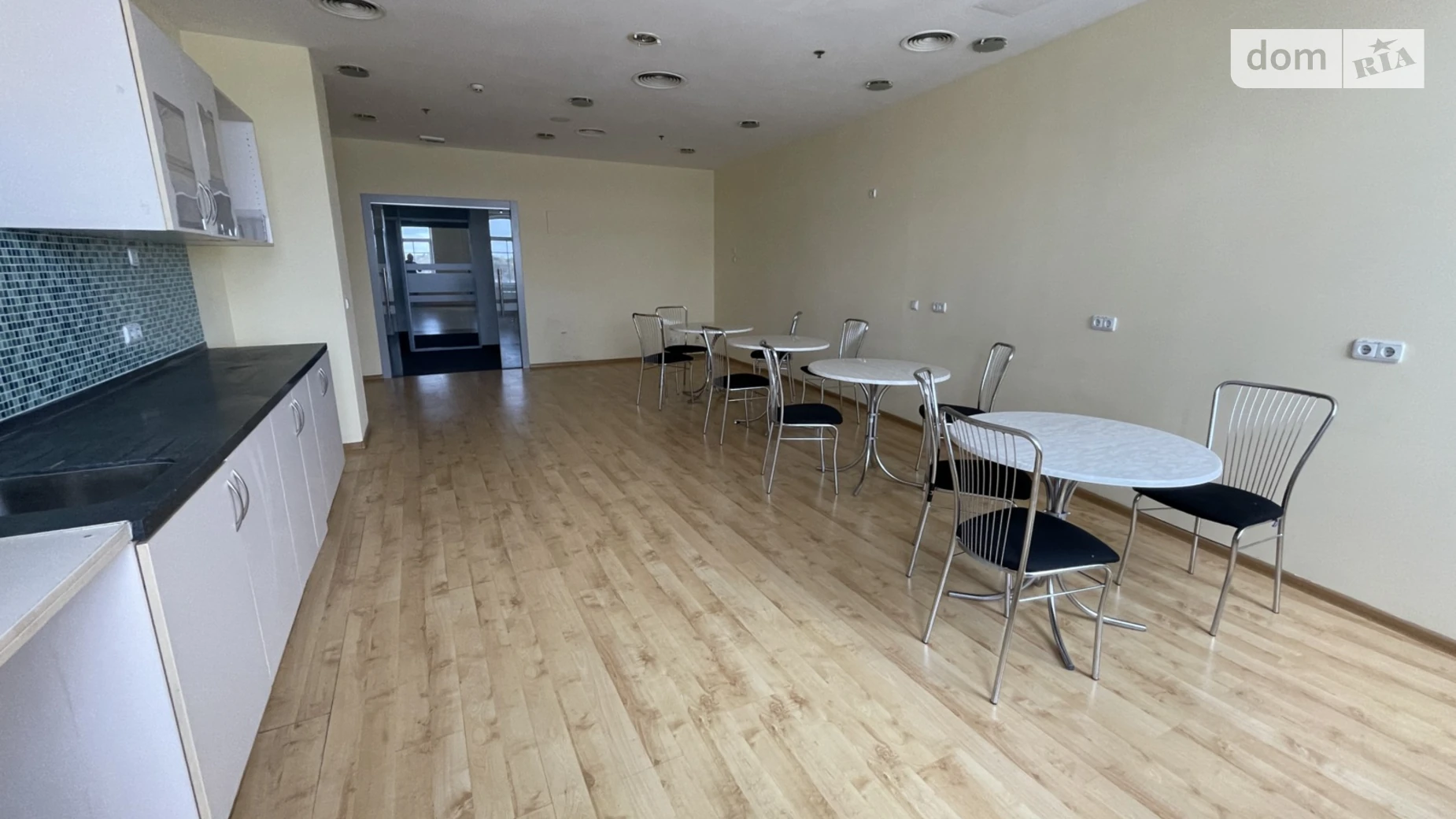 Сдается в аренду офис 1100 кв. м в бизнес-центре, цена: 15400 $ - фото 5