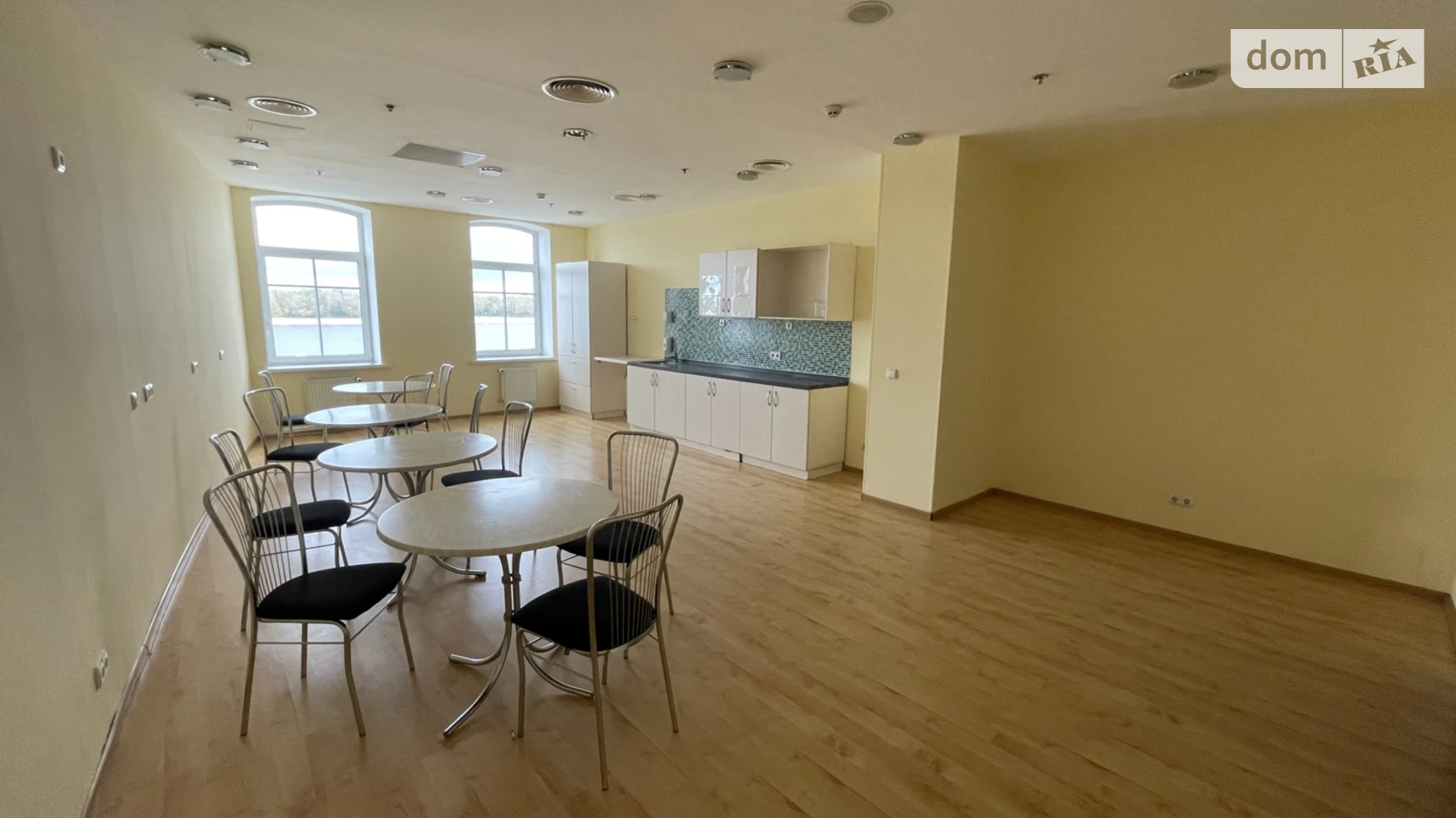 Сдается в аренду офис 1100 кв. м в бизнес-центре, цена: 15400 $ - фото 4