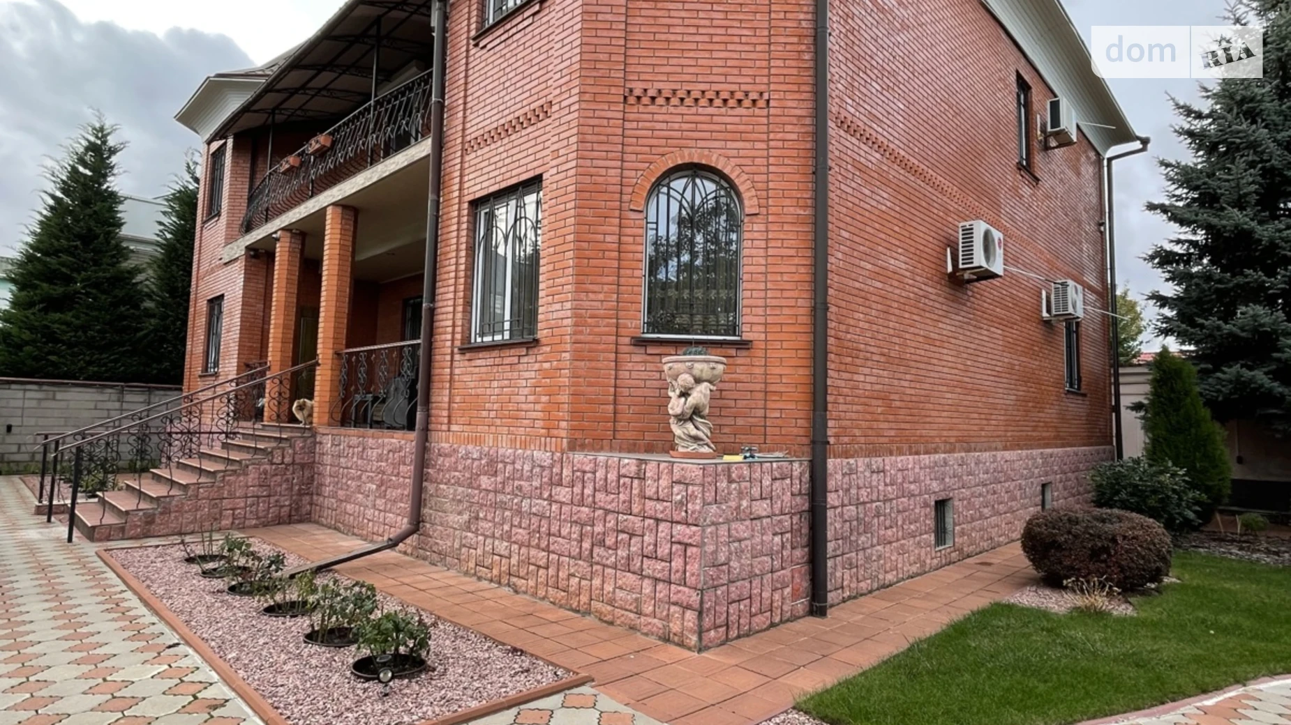 Продается дом на 2 этажа 528.6 кв. м с гаражом, цена: 800000 $ - фото 2
