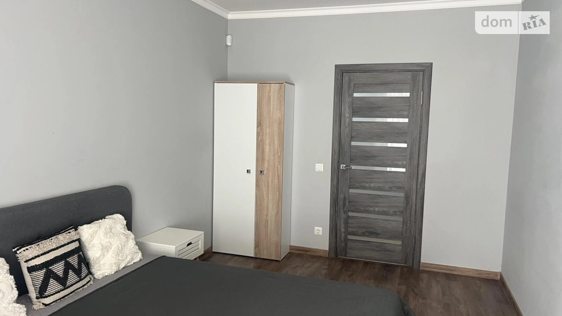 Продается 1-комнатная квартира 46 кв. м в Ужгороде, ул. Гленца, 14 - фото 2