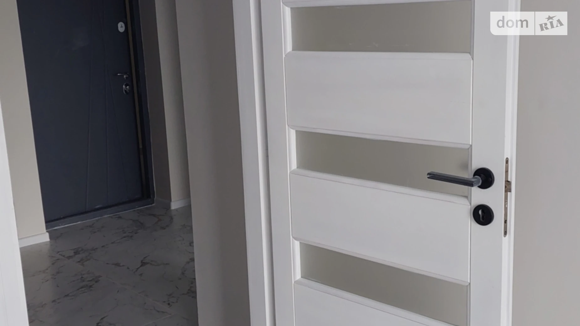 Продается 1-комнатная квартира 49 кв. м в Ужгороде, ул. Ивана Фогарашия, 17 корпус 6 - фото 4