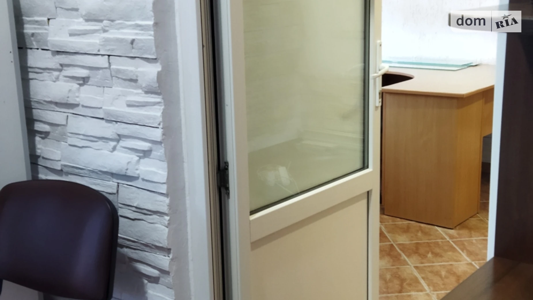 Сдается в аренду офис 26 кв. м в бизнес-центре, цена: 4500 грн - фото 2
