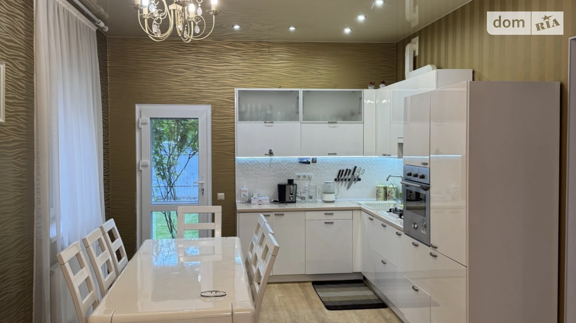 Продается дом на 2 этажа 120 кв. м с камином, цена: 195000 $ - фото 2
