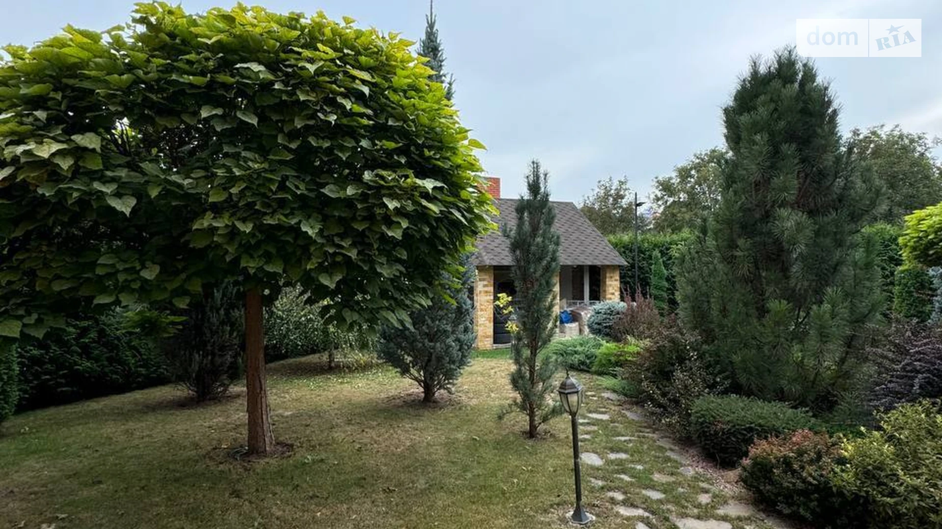 Сдается в аренду дом на 2 этажа 316 кв. м с садом, цена: 1800 € - фото 2