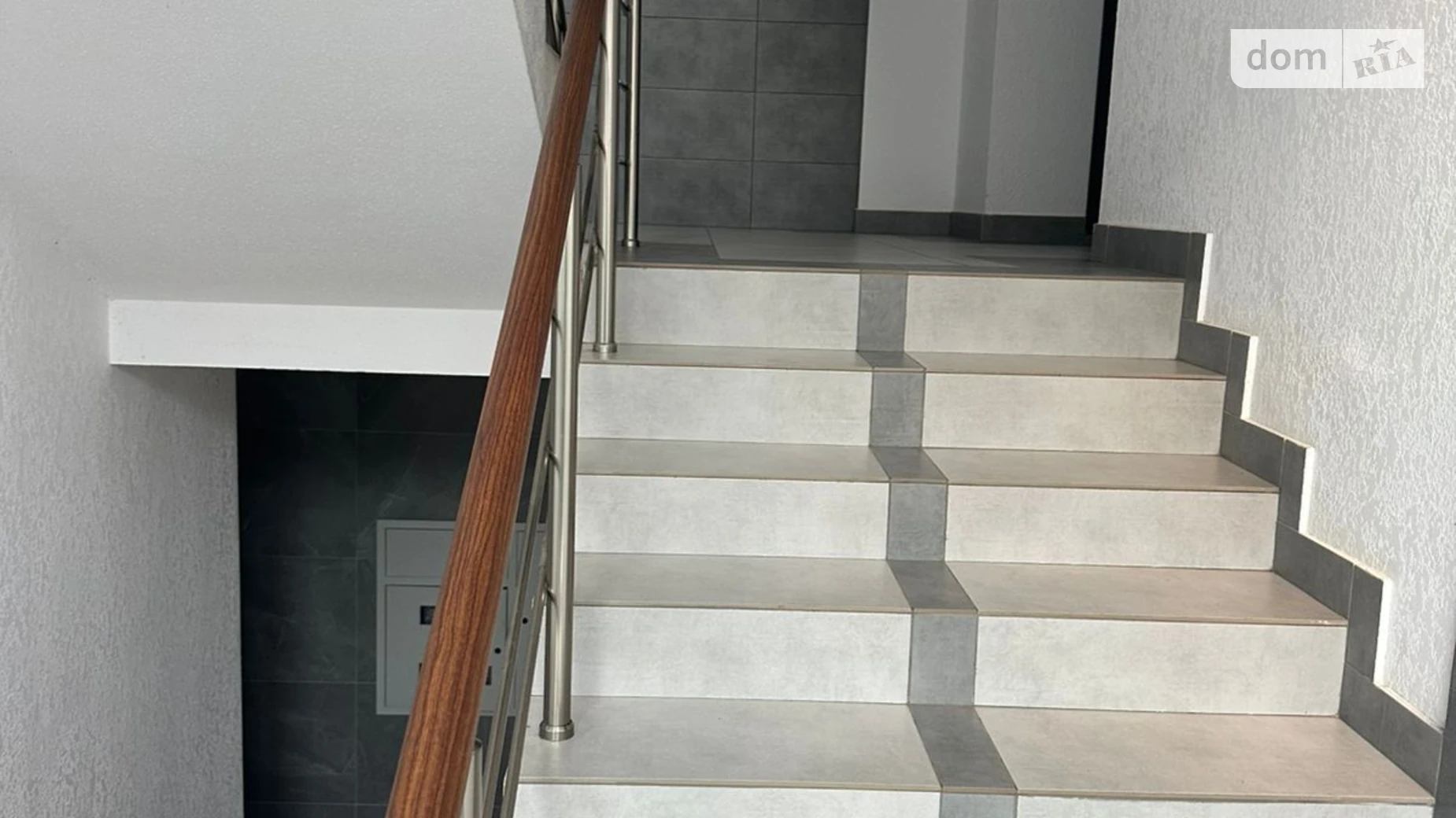 Продается 3-комнатная квартира 97 кв. м в Черновцах, ул. Кобринской Натальи, 7А - фото 4