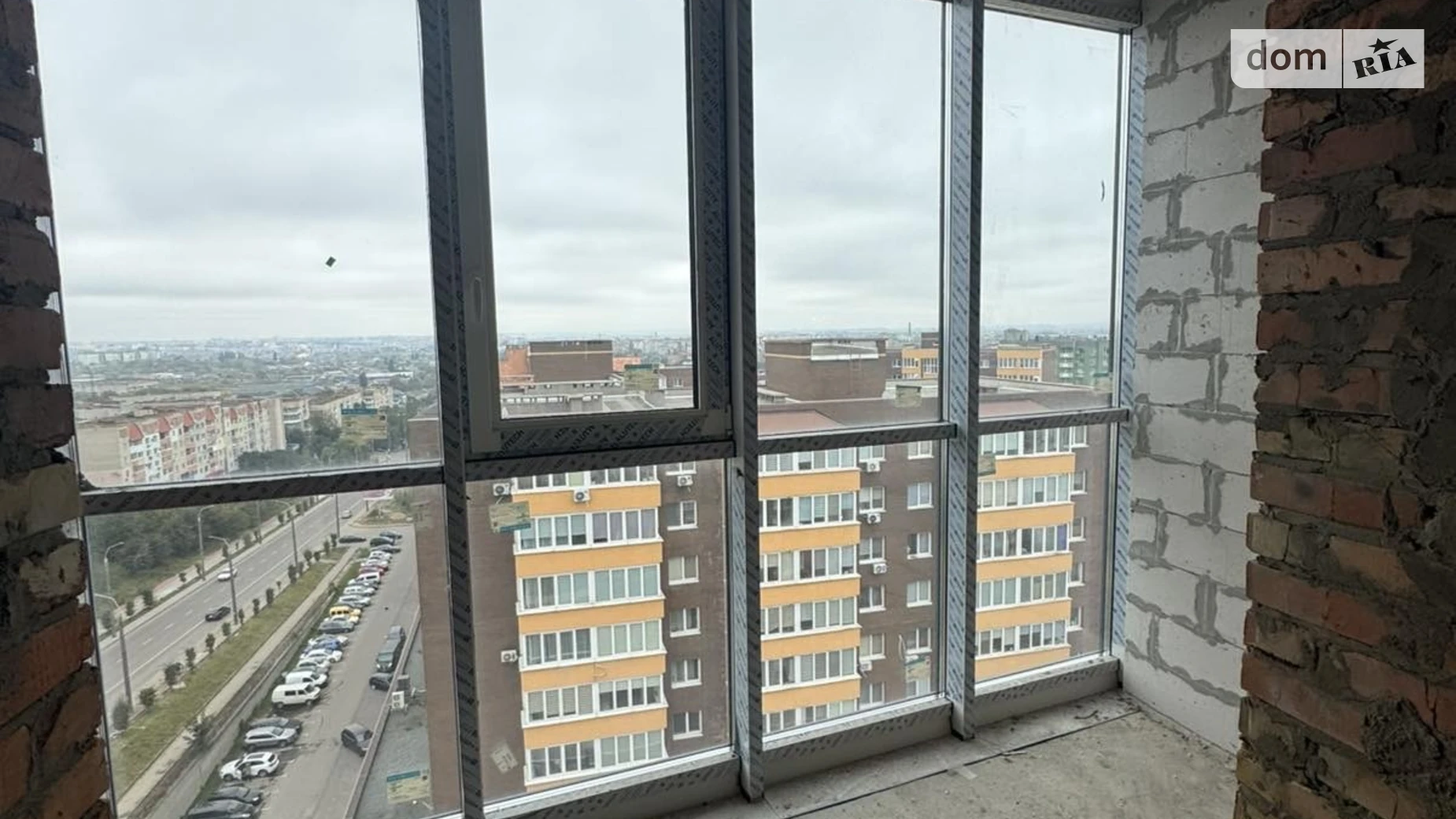 Продается 2-комнатная квартира 81 кв. м в Ровно, ул. Соборная, 289В - фото 2