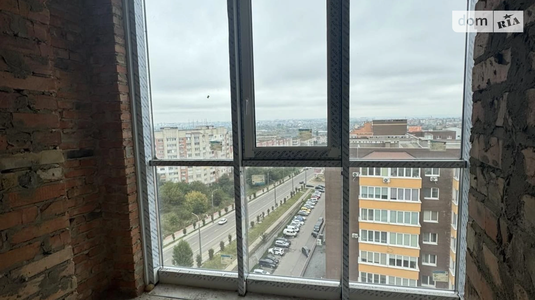 Продается 2-комнатная квартира 81 кв. м в Ровно, ул. Соборная, 289В - фото 3