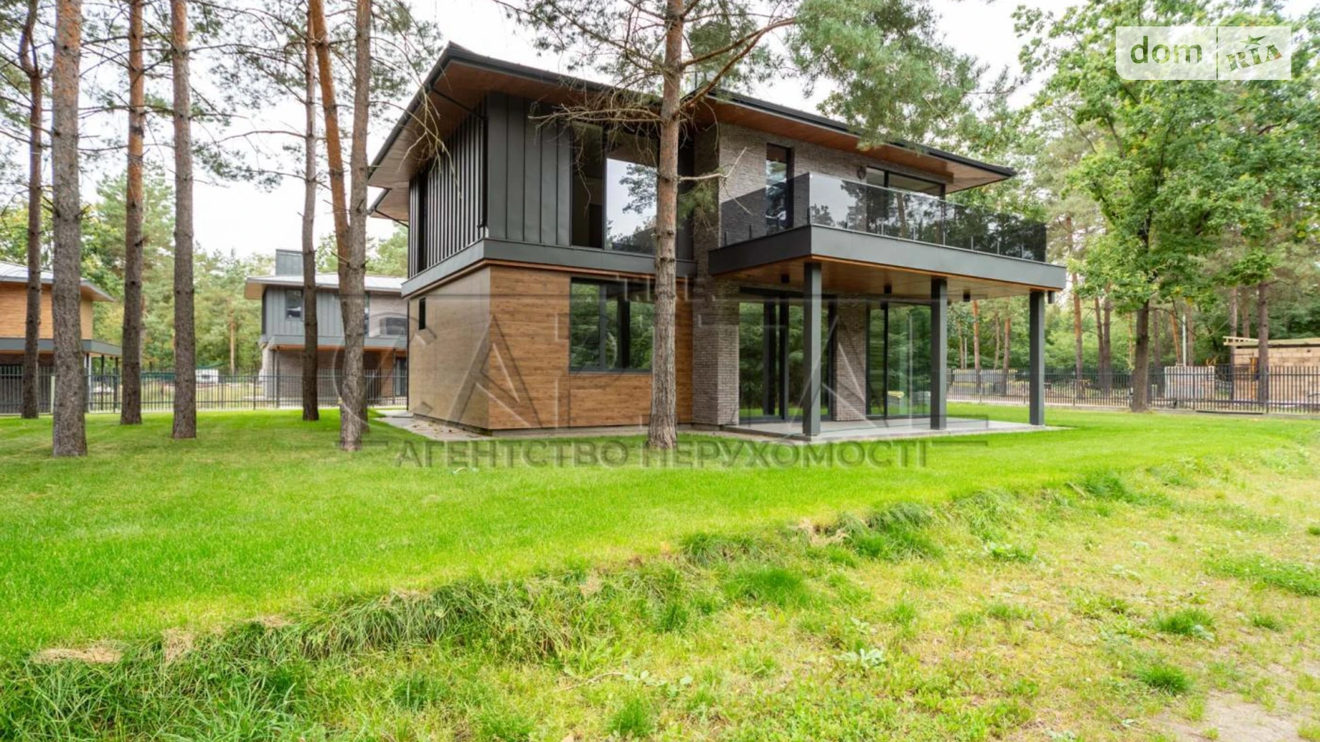Продается дом на 2 этажа 200.2 кв. м с участком, цена: 360360 $ - фото 2