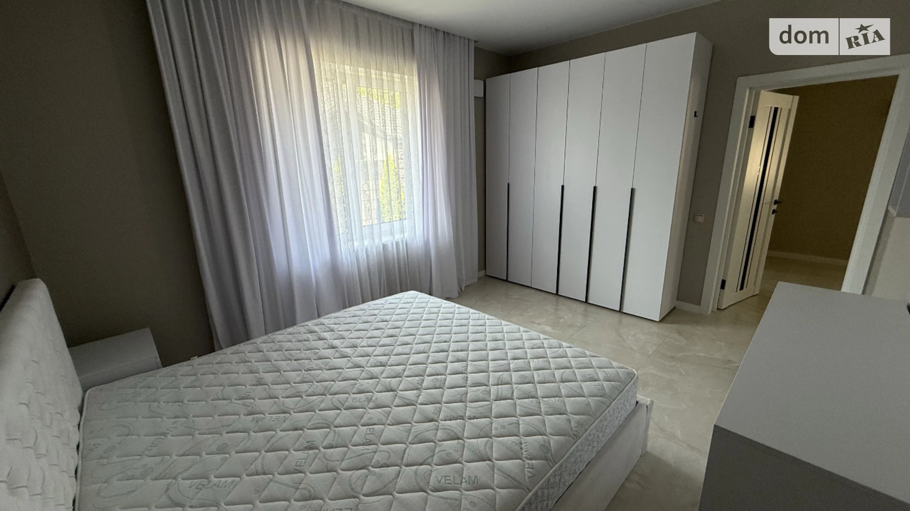 Сдается в аренду одноэтажный дом 100 кв. м с террасой, цена: 1300 $ - фото 4