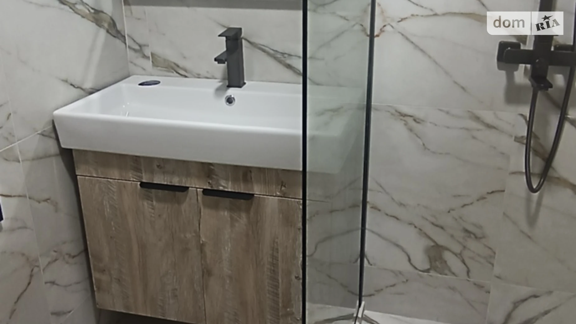 Продается 1-комнатная квартира 45 кв. м в Черновцах, ул. Киевская - фото 3