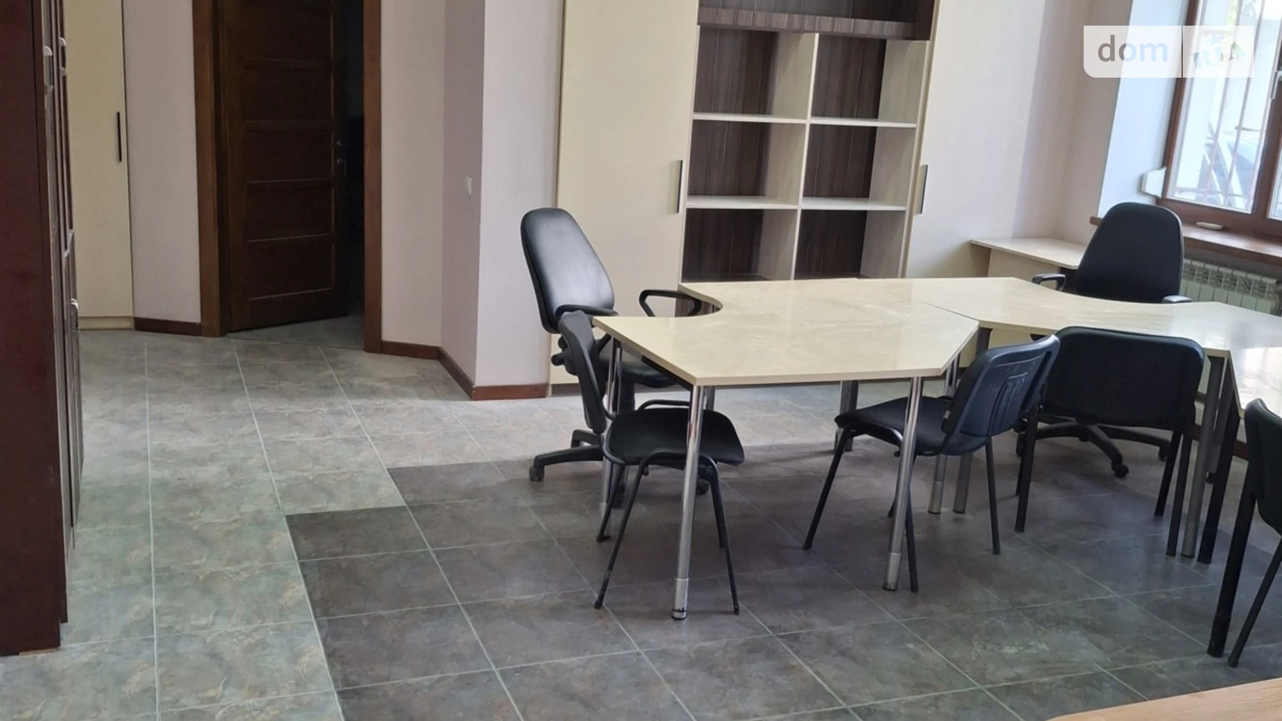Сдается в аренду офис 84 кв. м в бизнес-центре, цена: 470 $ - фото 2