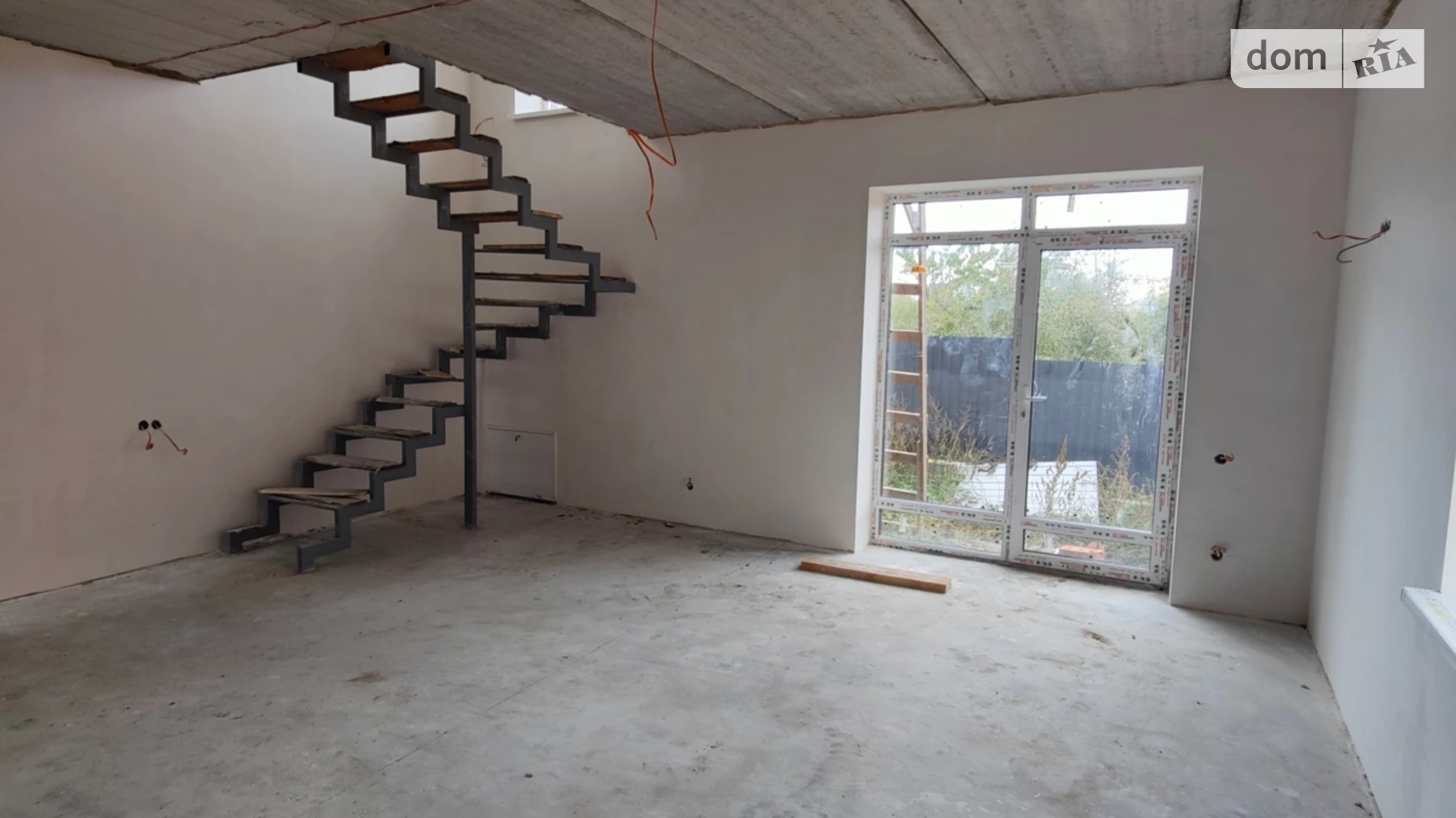 Продается дом на 2 этажа 107 кв. м с камином, цена: 79999 $ - фото 4