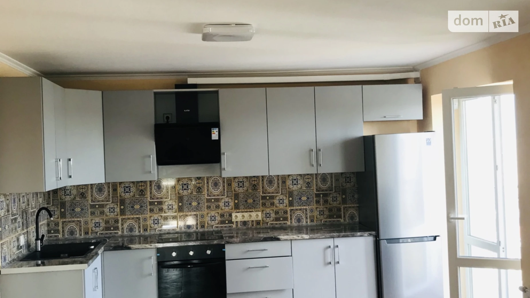 Сдается в аренду офис 88.1 кв. м в бизнес-центре, цена: 625 $ - фото 2