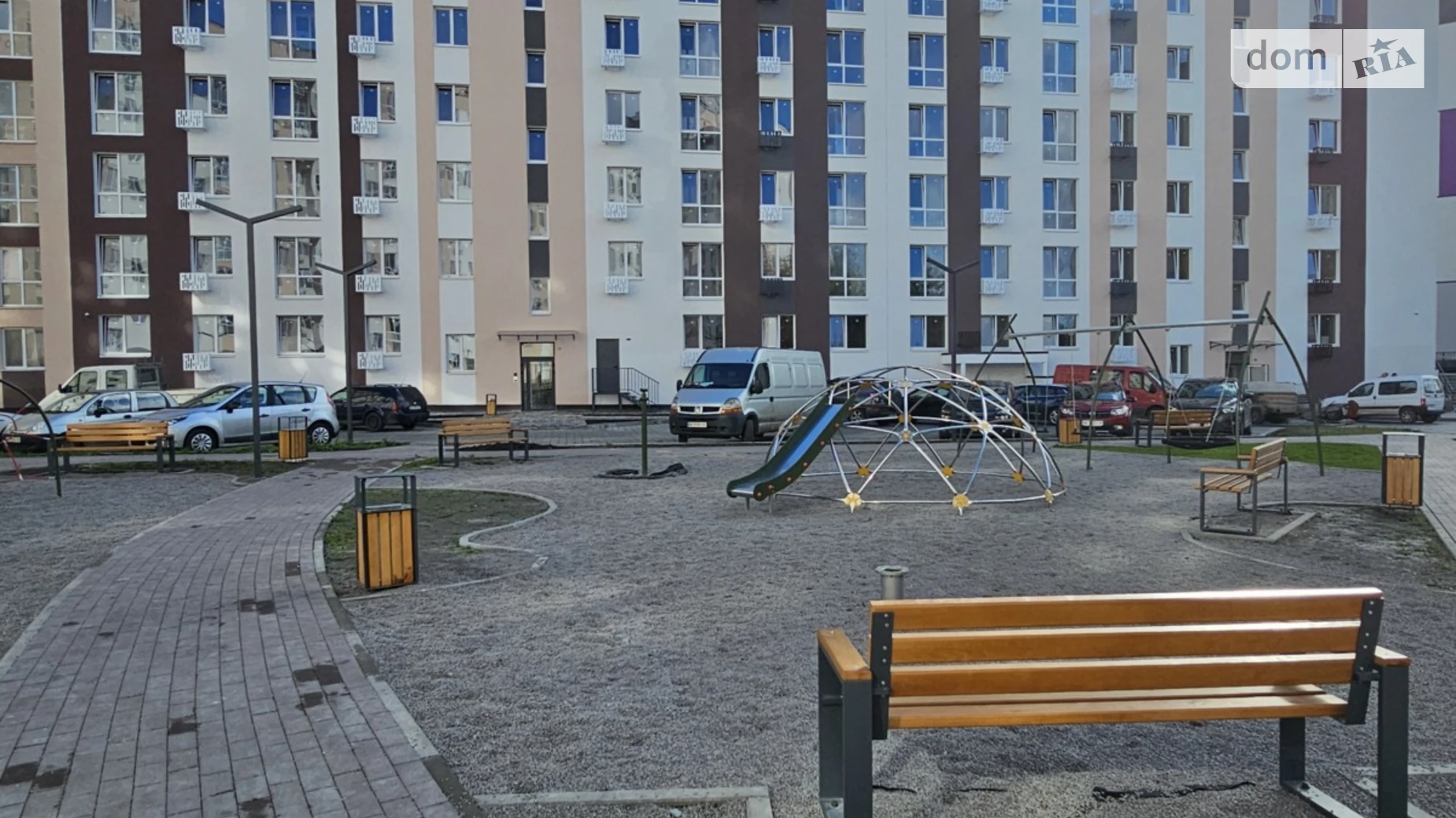 Продается 1-комнатная квартира 38 кв. м в Ровно, ул. Соборная, 289 - фото 3